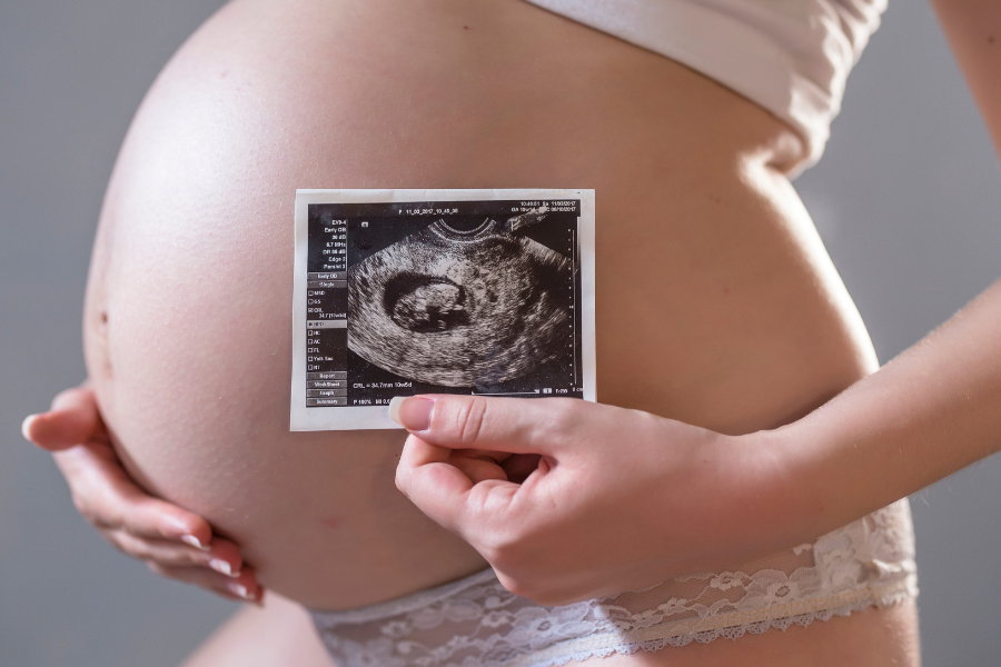 Transferencia de embriones: ¿uno o dos? Pros y contras - Clínica Fertia
